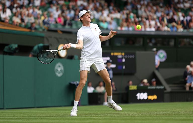 Sinner esegue un dritto (Getty Images)