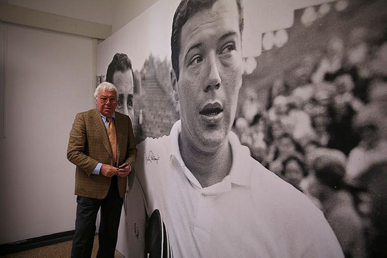 Nicola Pietrangeli accanto alla sua gigantografia (Internazionali BNL d'Italia 2013)