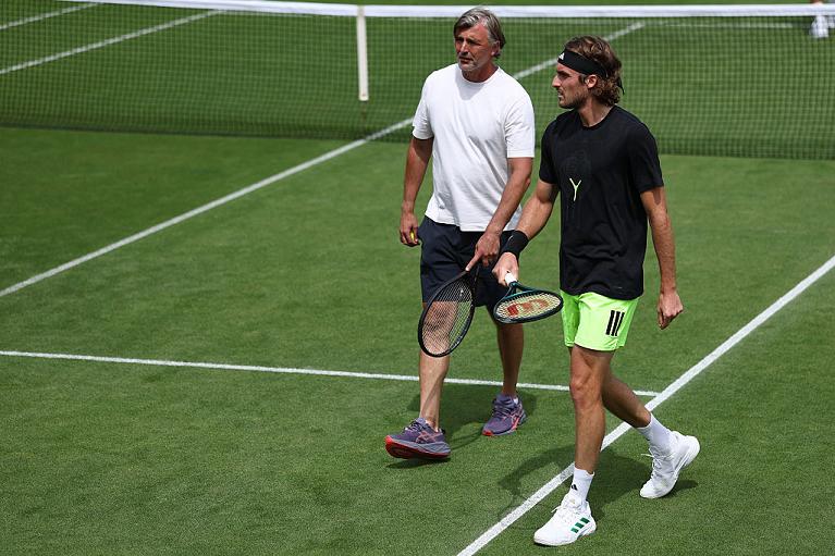 Goran Ivanisevic e Stefanos Tsitsipas in allenamento a Wimbledon (Getty)