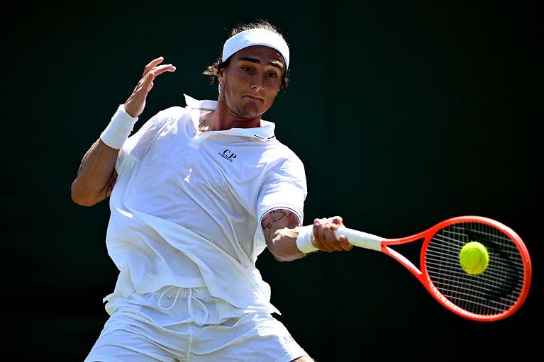 Mattia Bellucci in azione a Wimbledon (Getty Images)