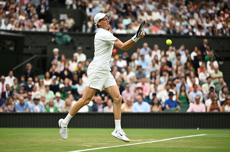 Sinner esegue un dritto (Getty Images)