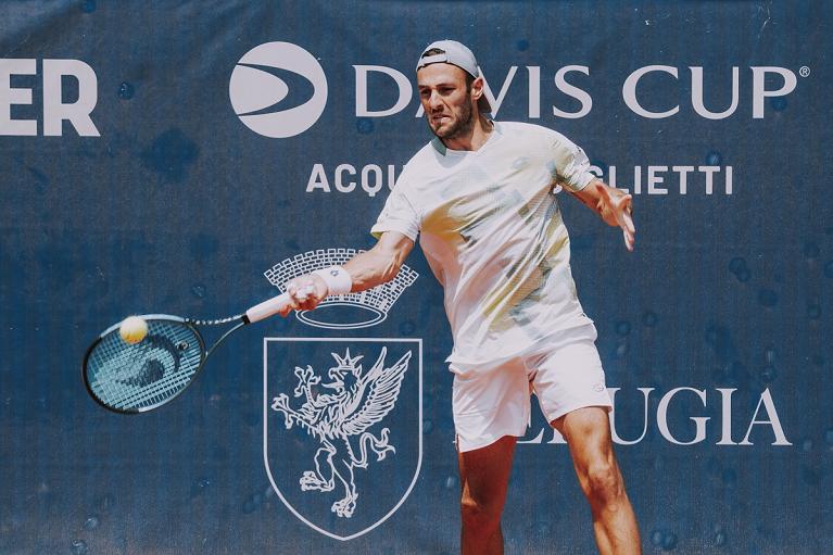 Stefano Travaglia in azione (foto Serafini)