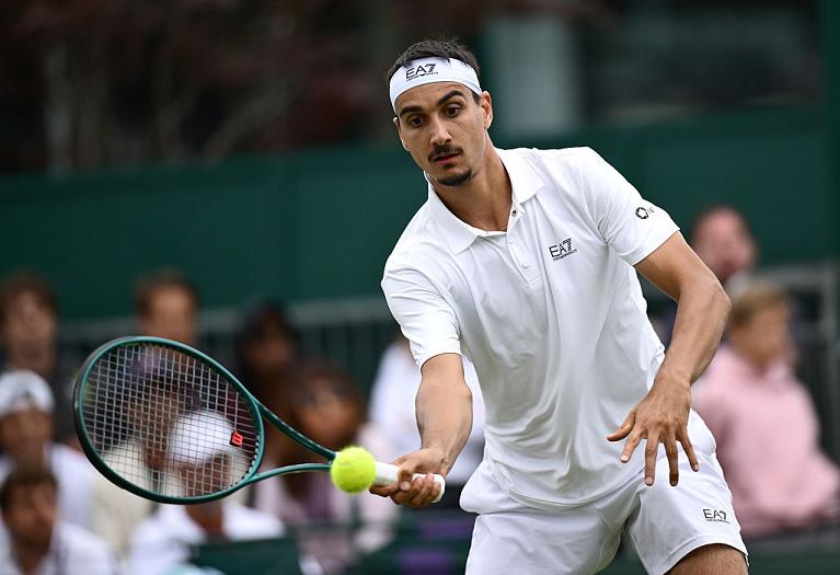 Un diritto di Lorenzo Sonego a Wimbledon (Getty Images)
