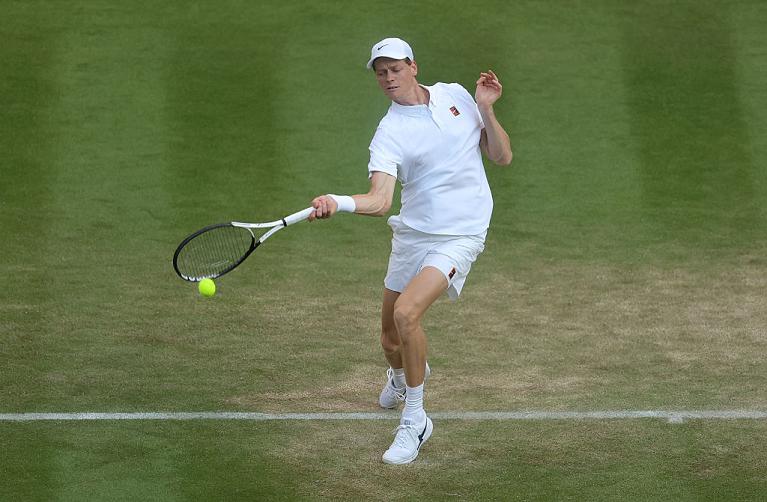 Jannik Sinner in azione a Wimbledon (Getty Images)