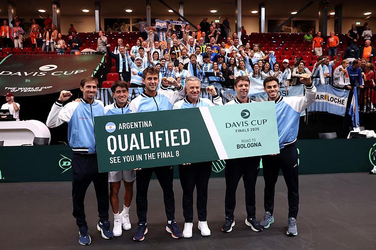 La festa dell'Argentina per la qualificazione alla Final 8 di Coppa Davis a Bologna (Getty Images)