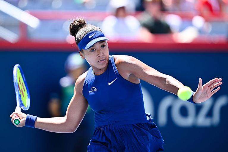 Naomi Osaka colpisce di diritto (foto Getty Images)