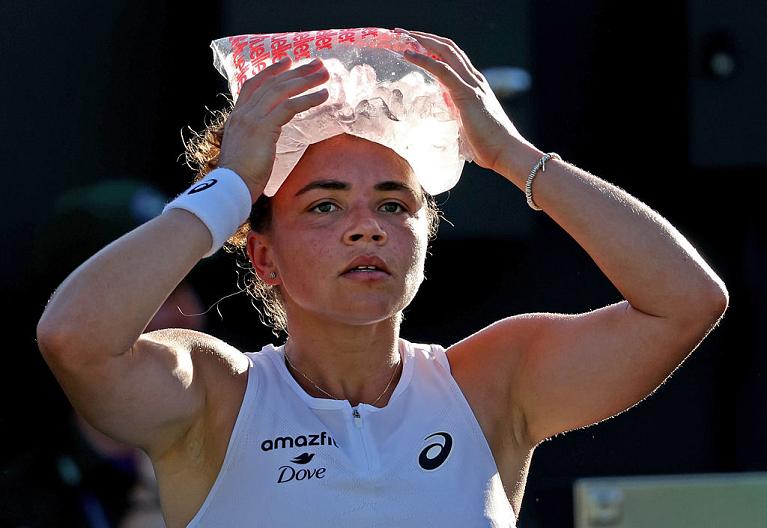 Jasmine Paolini prova a combattere il caldo (foto Getty Images)