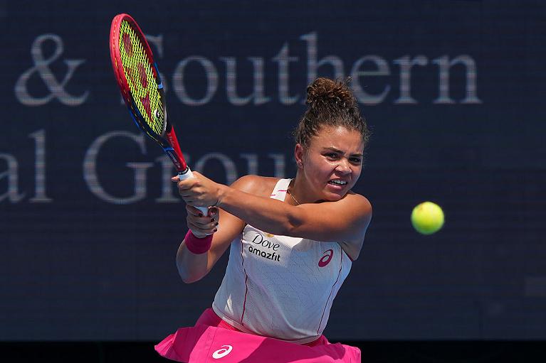 Jasmine Paolini colpisce di rovescio (foto Getty Images)