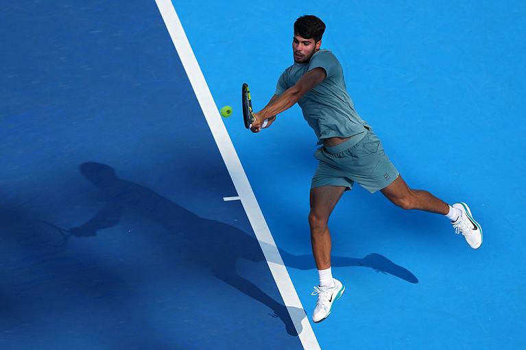 Carlos Alcaraz in azione (foto Getty Images)