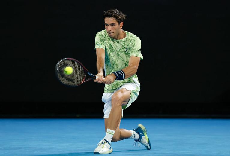 Matteo Gigante colpisce di rovescio (foto Getty Images)