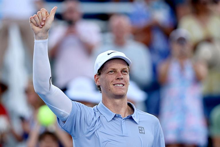 Sinner saluta il pubblico (Getty Images)