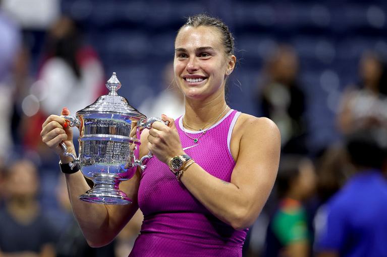 Aryna Sabalenka col trofeo dello US Open 2024 (Getty Images)