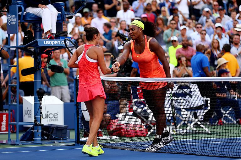 US Open 2015, la stretta di mano tra Roberta Vinci e Serena Williams (Getty Images)