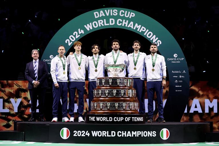 Uno scatto dell'Italia dopo la vittoria della Coppa Davis 2024 (Getty Images)