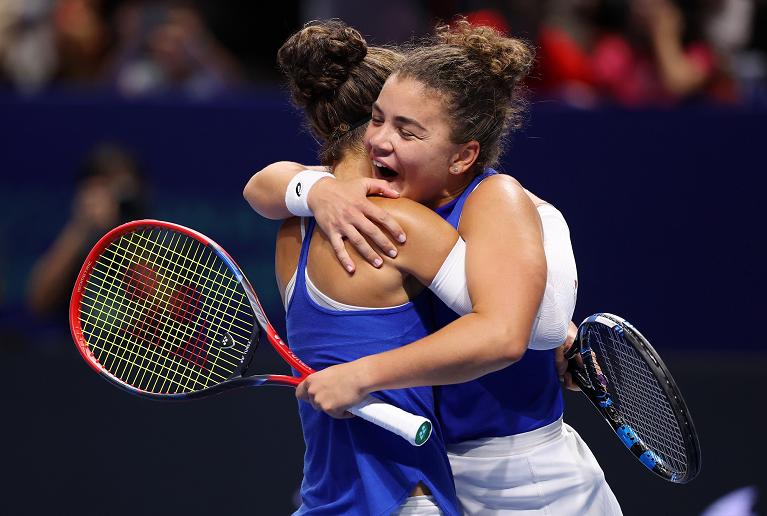 Tutta la gioia di Sara Errani e Jasmine Paolini (foto Getty Images)