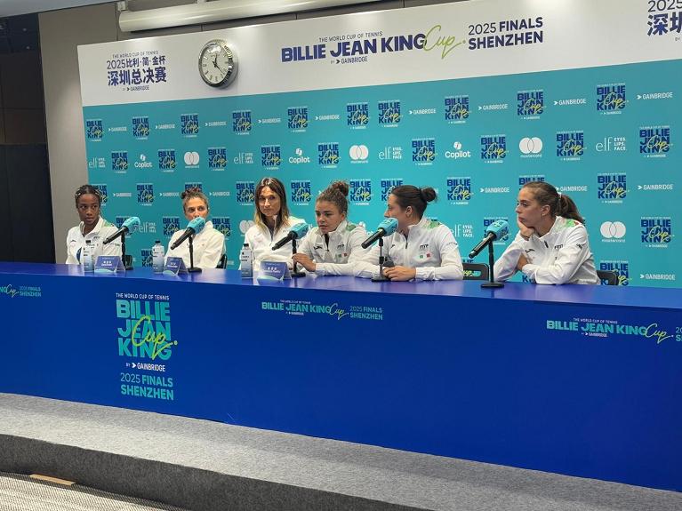 La squadra azzurra di Bilie Jean King Cup in conferenza stampa a Shanghai