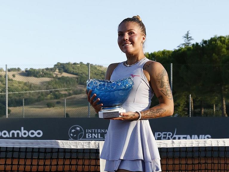 Oleksandra Oliynykova col trofeo del Lexus Tolentino Open: è il titolo più importante della sua carriera (foto Cecoli)