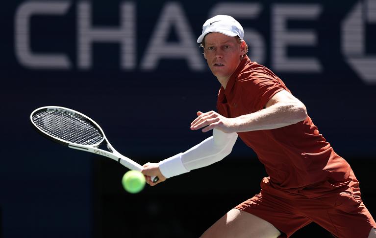 Sinner esegue un dritto (Getty Images)