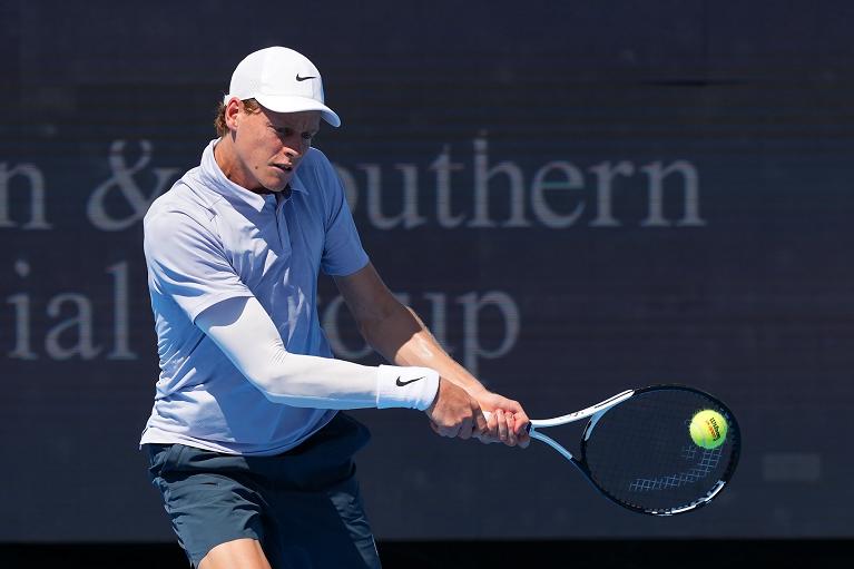 Sinner in azione col rovescio (Getty Images)