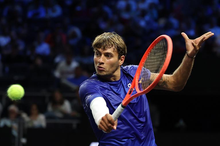 Flavio Cobolli in azione (foto Getty Images)