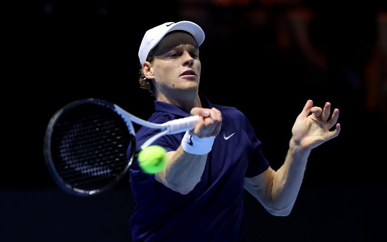 Jannik Sinner colpisce di diritto (Getty Images)