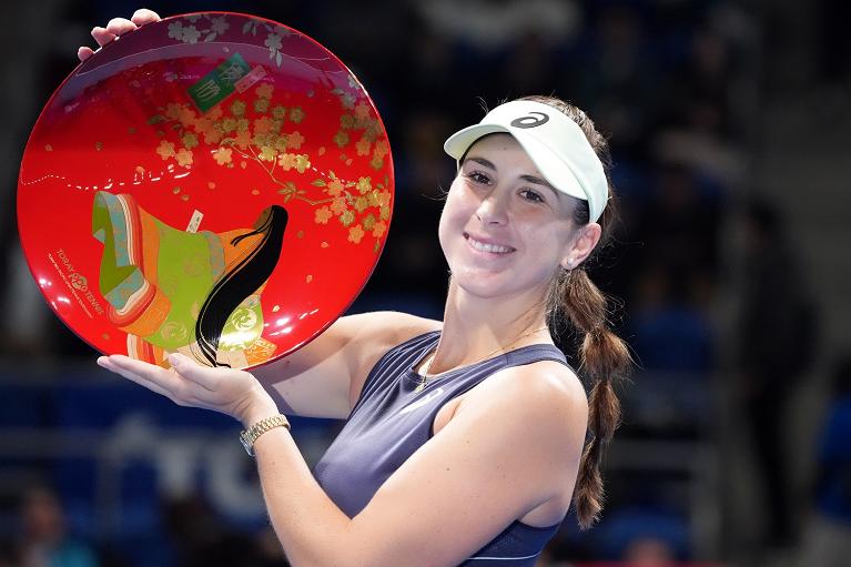 Belinda Bencic con il trofeo conquistato a Tokyo 2025 (foto Getty Images)