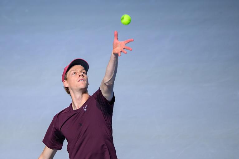 Sinner esegue un servizio (Getty Images)