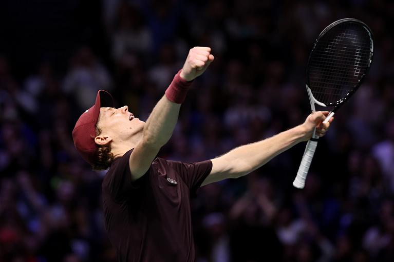 La gioia di Sinner dopo la vittoria a Parigi (Getty Images)