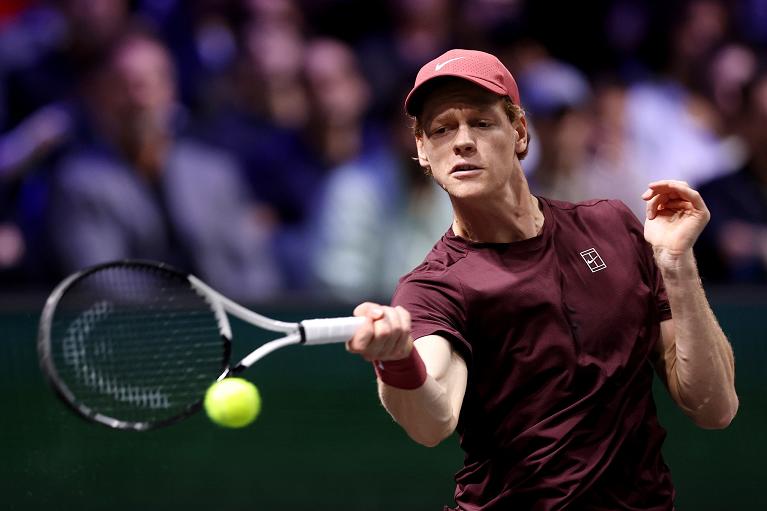 Sinner esegue un dritto (Getty Images)