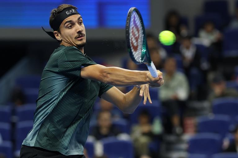Lorenzo Sonego colpisce di diritto (foto Getty Images)