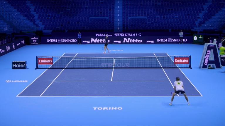 Jannik Sinner in allenamento sul Centrale della Inalpi Arena (Fotogramma dallo streaming video)