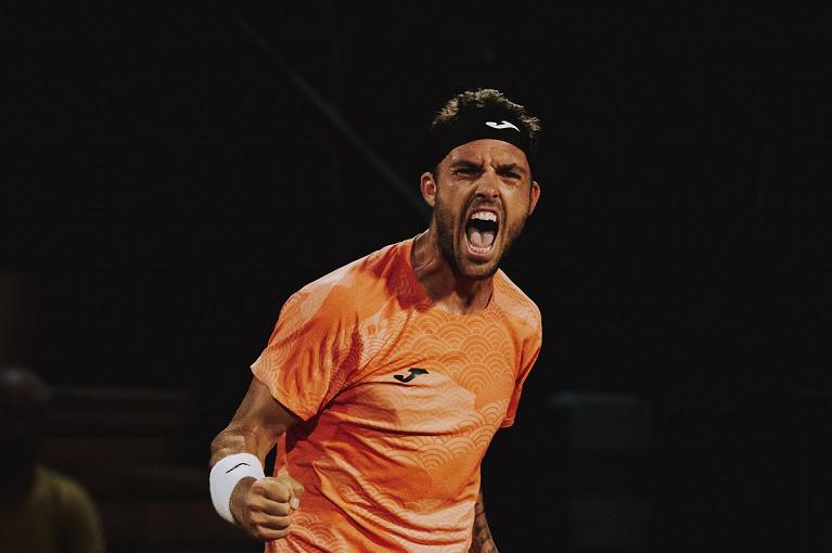 Tutta la grinta di Marco Cecchinato (foto Serafini)