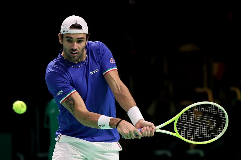 Matteo Berrettini colpisce di rovescio (foto FITP)