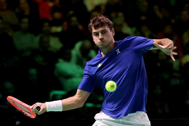 Flavio Cobolli in azione in Coppa Davis (Foto FITP)