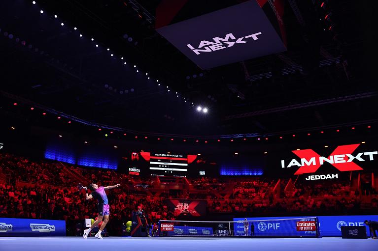 La sfida per il titolo delle Next Gen ATP Finals 2024 tra Fonseca e Tien sul veloce indoor al King Abdullah Sports City di Jeddah, in Arabia Saudita (foto Getty Images)