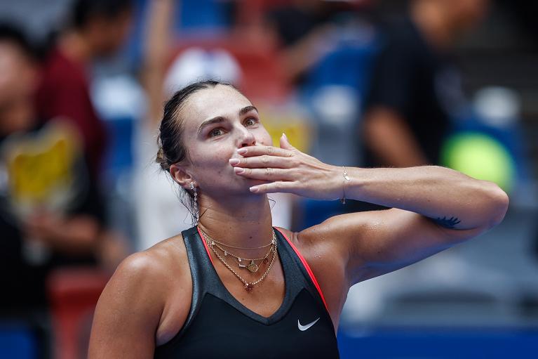 Aryna Sabalenka saluta il pubblico (foto Getty Images)