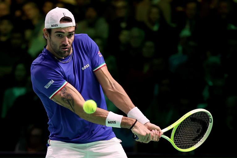Matteo Berrettini colpisce di rovescio (foto FITP)