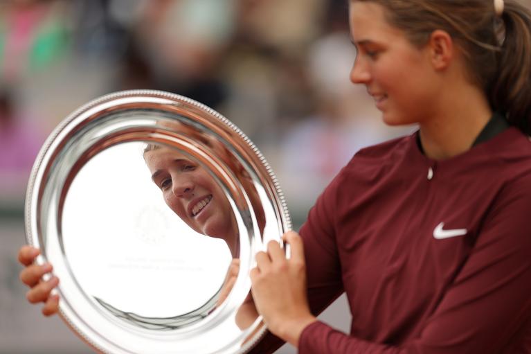 Lilli Tagger con il trofeo del Roland Garros Junior 2025 (foto Getty Images)