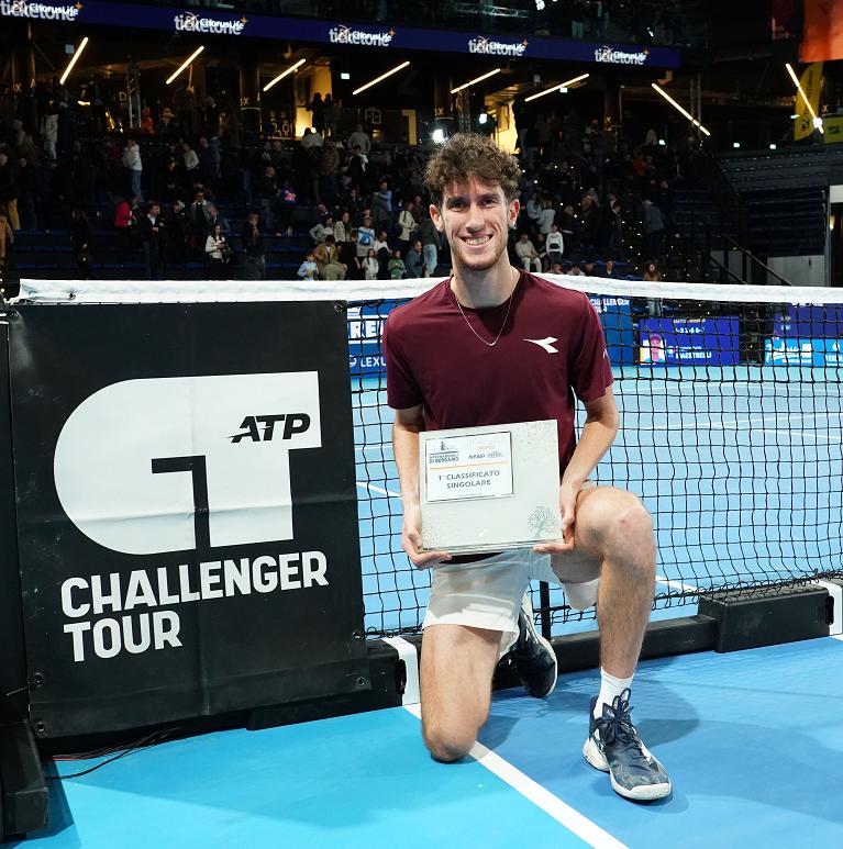 Francesco Maestrelli con il trofeo del Bergamo Challenger 2025 (foto Milesi)