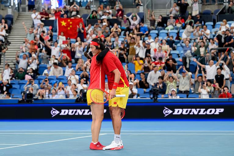La gioia della Cina per la vittoria in United Cup contro il Belgio (Tennis Australia e Getty Images)