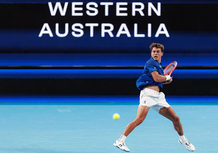 Flavio Cobolli in azione (Foto Tennis Australia e Getty Images)