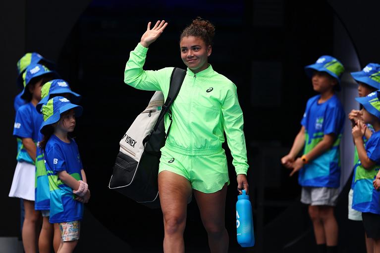 Jasmine Paolini saluta il pubblico (foto Getty Images)