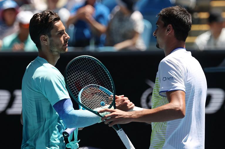 Aus Open 2026: il saluto a fine match tra Lorenzo Musetti e Lorenzo Sonego (foto Getty Images)