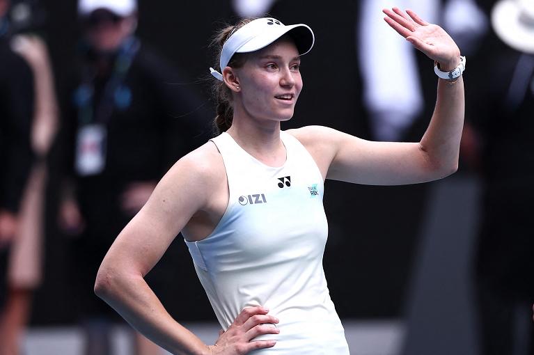 Elena Rybakina ringrazia il pubblico (foto Getty Images)