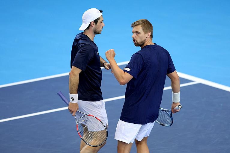 L'esultanza di Julian Cash e Lloyd Glasspool in Coppa Davis (Getty Images)