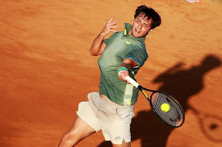 Gabriele Piraino colpisce di diritto