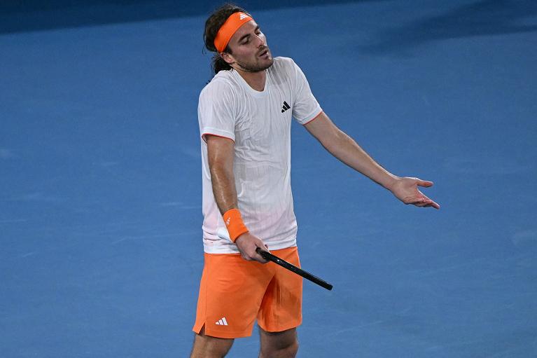 La frustrazione di Stefanos Tsitsipas (foto Getty Images)