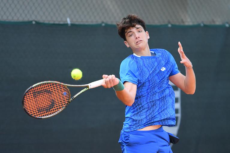 Raffaele Ciurnelli colpisce di diritto