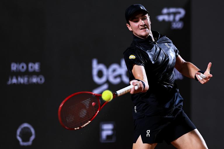 Fonseca nel pieno del movimento col suo dritto (Getty Images)