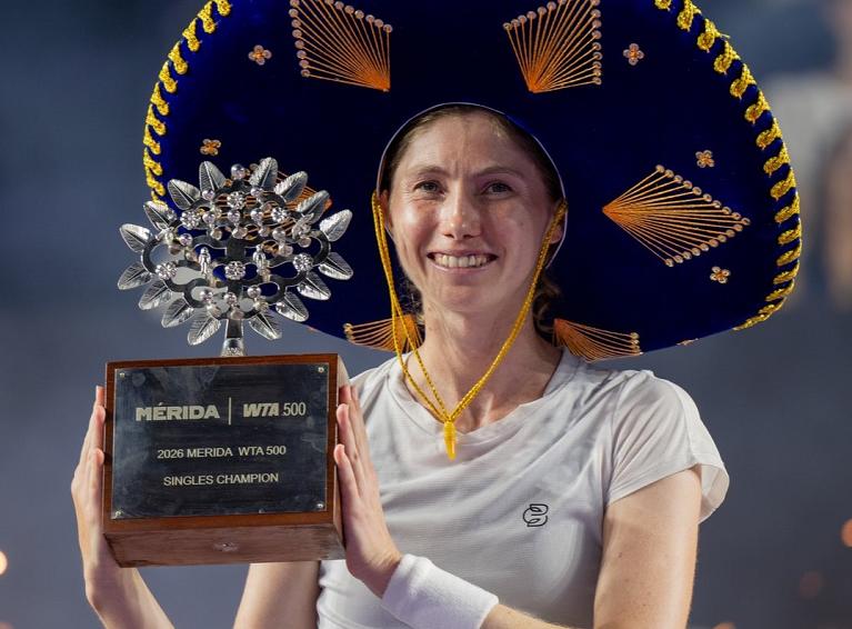 Cristina Bucsa con il primo trofeo WTA della carriera conquistato a Merida 2026 (foto profilo X Wtatour) - piccola